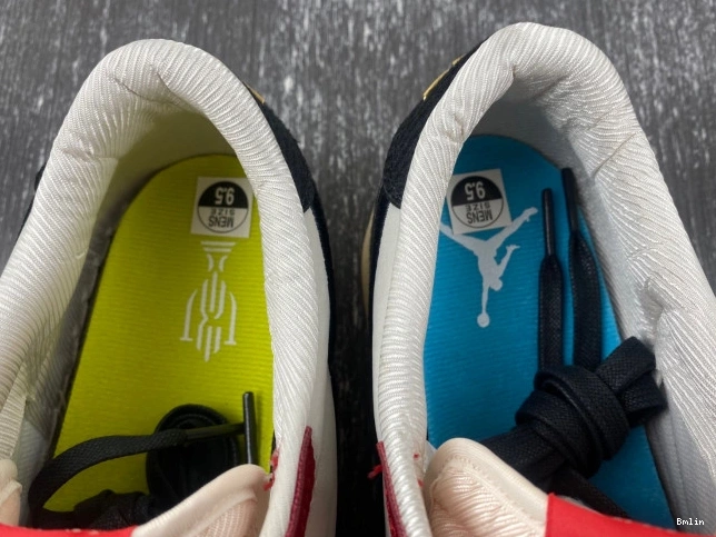Bmlin Shoes x Trophy FN0432-100 Away Low OG Jordan Room Air 1 0811